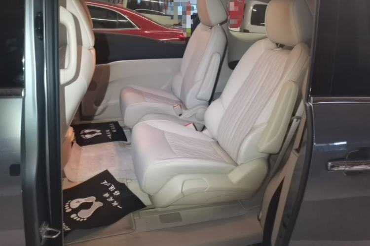 Used Buick GL8 2023 Facelifted Land Cruiser Executive Luxury Version Left Rear Seat