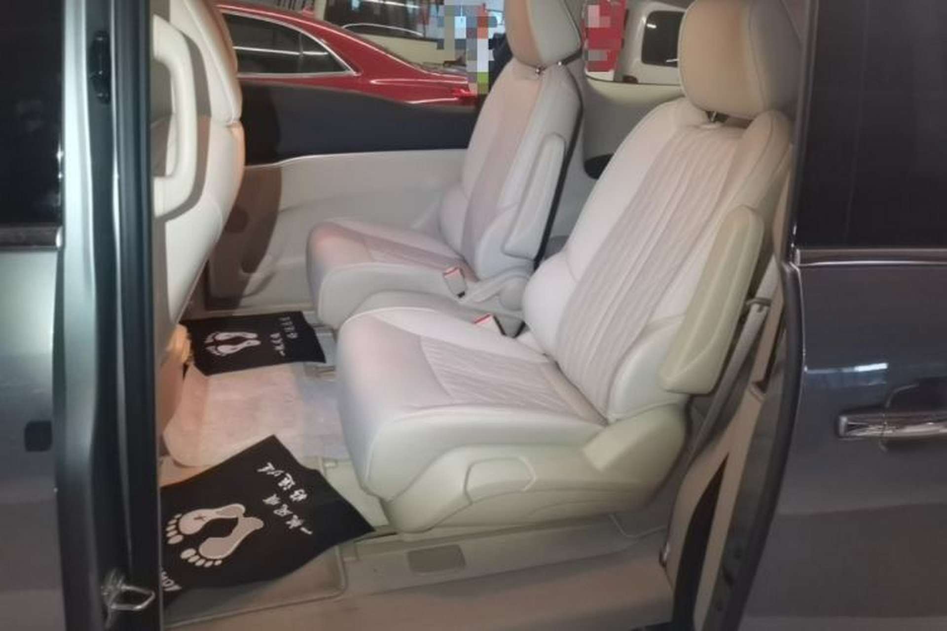 Used Buick GL8 2023 Facelifted Land Cruiser Executive Luxury Version Left Rear Seat