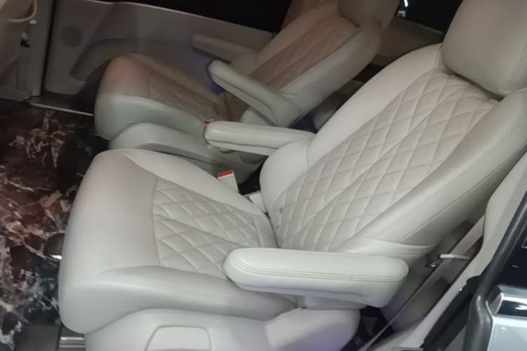 Used Buick GL8 2023 Land Executive Class Comfort Model Left Rear Seat
