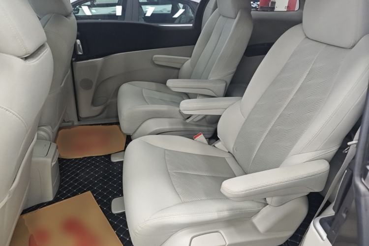 Used Buick GL8 2023 Land Executive Class Comfort Model Left Rear Seat