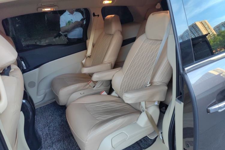 Used Buick GL8 2023 Land Executive Class Deluxe Model Left Rear Seat