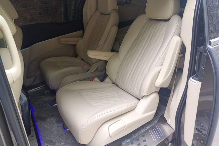 Used Buick GL8 2023 Land Executive Class 652T Smart Luxury Model Left Rear Seat