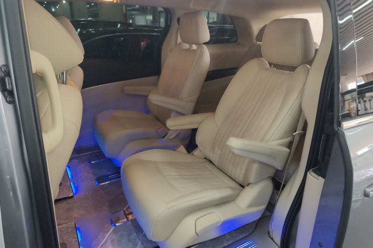 Used Buick GL8 2023 Facelifted Land Cruiser Executive Luxury Version Left Rear Seat