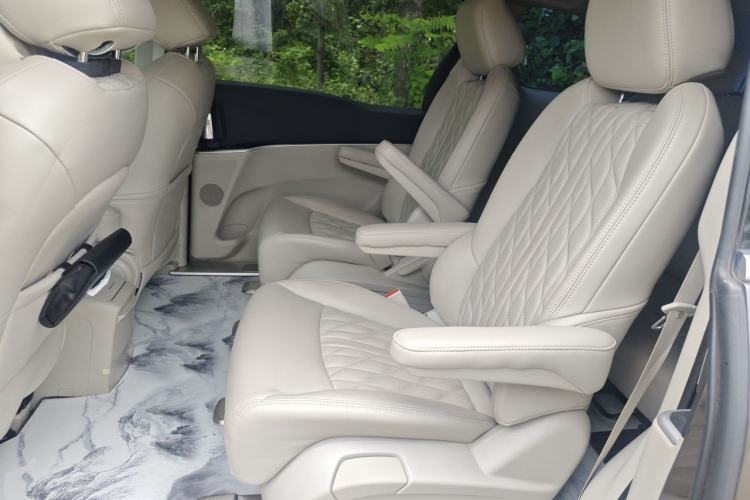 Used Buick GL8 2023 Land Executive Class Comfort Model Left Rear Seat