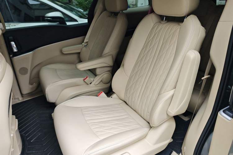 Used Buick GL8 2023 Facelifted Land Cruiser Executive Luxury Version Left Rear Seat
