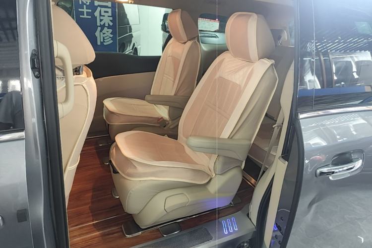 Used Buick GL8 2023 Facelifted Land Cruiser Executive Luxury Version Left Rear Seat