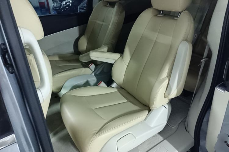 Used Buick GL8 2023 Land Executive Class Comfort Model Left Rear Seat