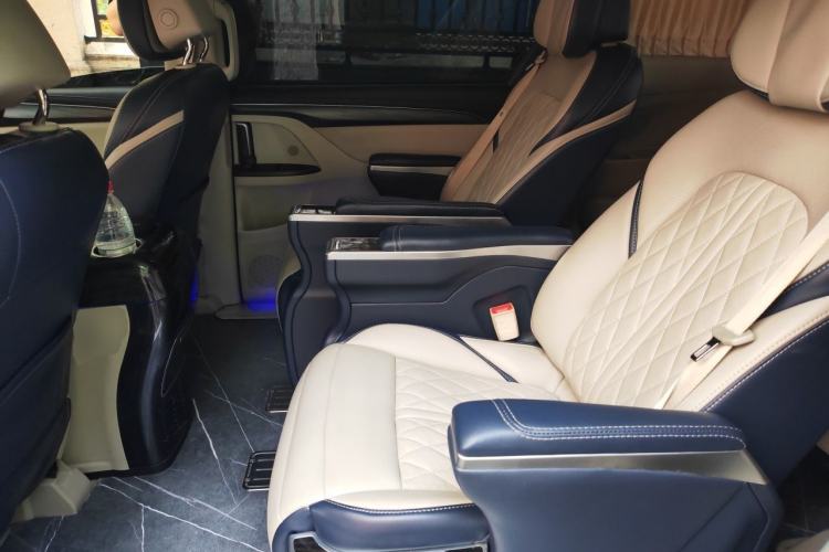 Used Buick GL8 2023 ES Lu Zun Comfort Model Left Rear Seat