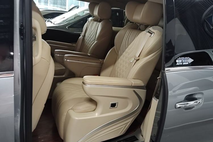 Used Buick GL8 2023 Facelifted Land Cruiser Executive Luxury Version Left Rear Seat