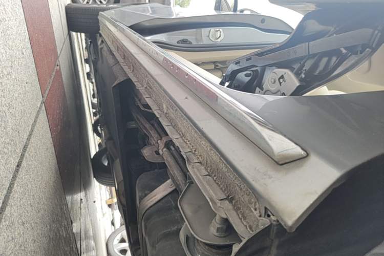 Used Buick GL8 2023 Facelifted Land Cruiser Executive Luxury Version Left Side Sill