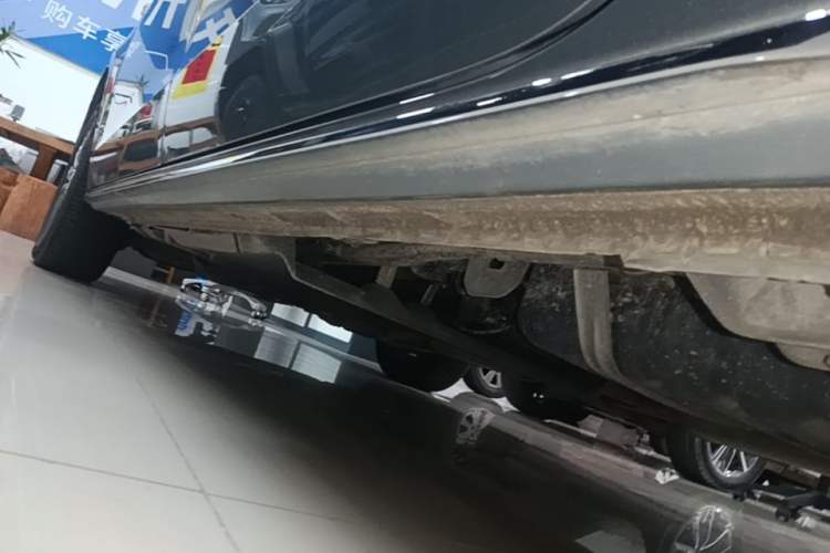 Used Buick GL8 2023 Land Executive Class Comfort Model Left Side Sill