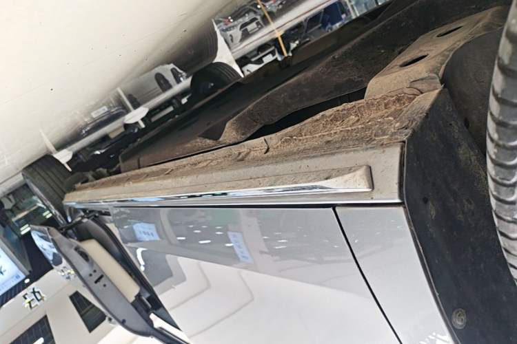 Used Buick GL8 2023 Land Executive Class Smart Enjoyment Model Left Side Sill