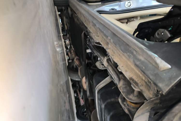 Used Buick GL8 2023 Facelifted Land Cruiser Executive Luxury Version Left Side Sill