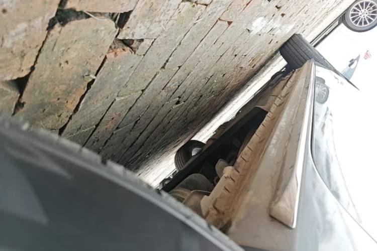 Used Buick GL8 2023 Land Executive Class 652T Luxury Model Left Side Sill