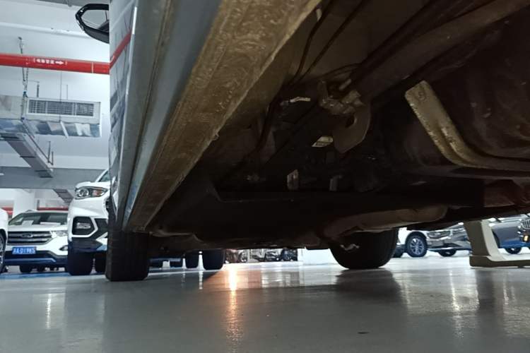 Used Buick GL8 2023 Land Executive Class Comfort Model Left Side Sill