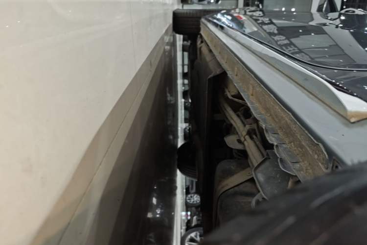 Used Buick GL8 2023 Land Executive Class Smart Enjoyment Model Left Side Sill