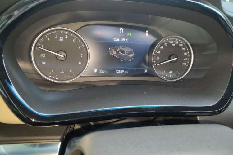 Used Buick GL8 2023 Land Executive Class 652T Smart Luxury Model Odometer Close Up