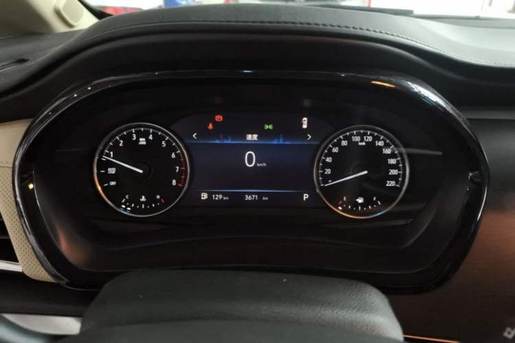 Used Buick GL8 2023 Facelifted Land Cruiser Executive Luxury Version Odometer Close Up
