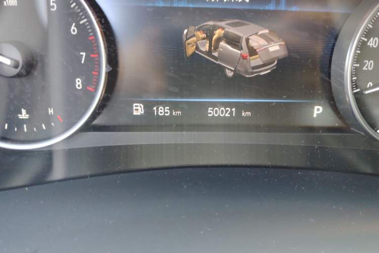 Used Buick GL8 2023 Land Executive Class Deluxe Model Odometer Close Up