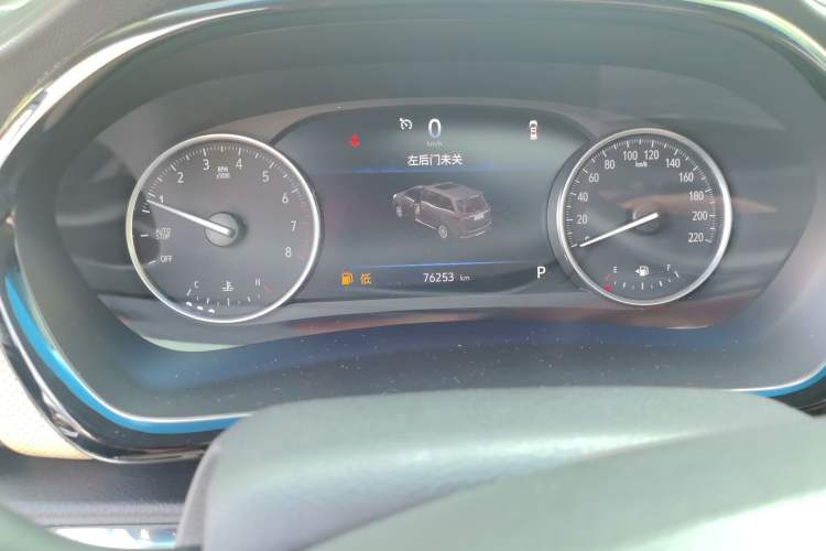 Used Buick GL8 2023 Facelifted Land Cruiser Executive Luxury Version Odometer Close Up