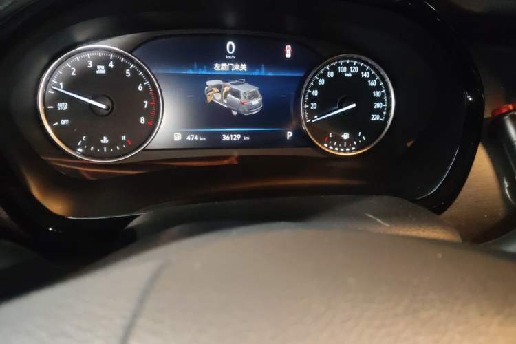 Used Buick GL8 2023 Land Executive Class Smart Enjoyment Model Odometer Close Up