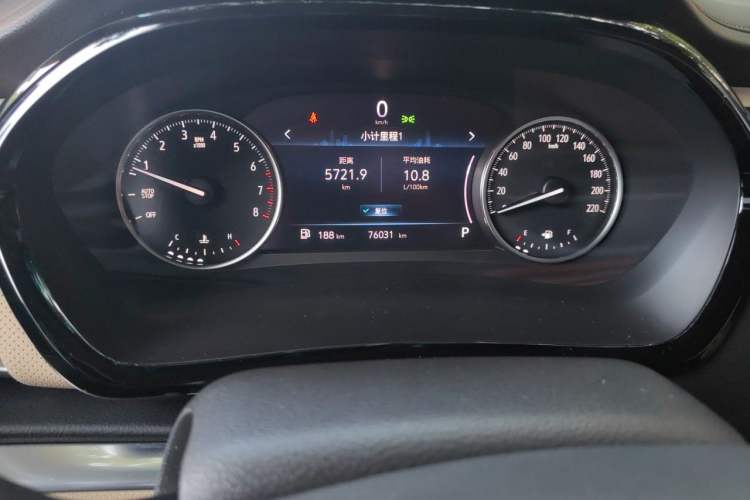 Used Buick GL8 2023 Land Executive Class Deluxe Model Odometer Close Up