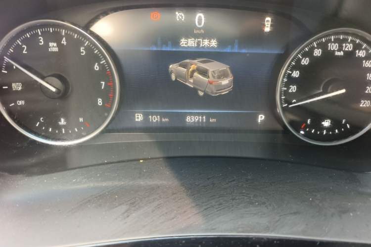 Used Buick GL8 2023 Land Executive Class Smart Enjoyment Model Odometer Close Up