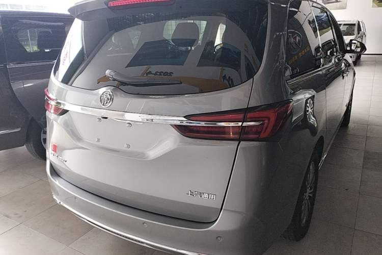 Used Buick GL8 2023 Facelifted Land Cruiser Executive Luxury Version Rear