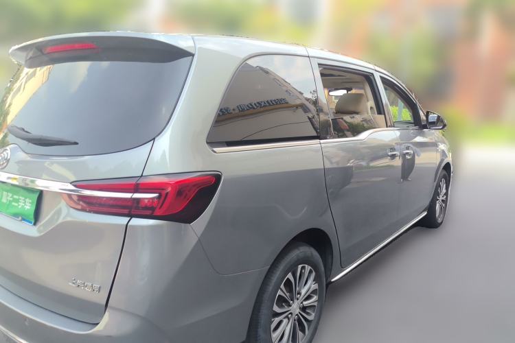 Used Buick GL8 2023 Facelifted Land Cruiser Executive Luxury Version Rear Right 45 Deg