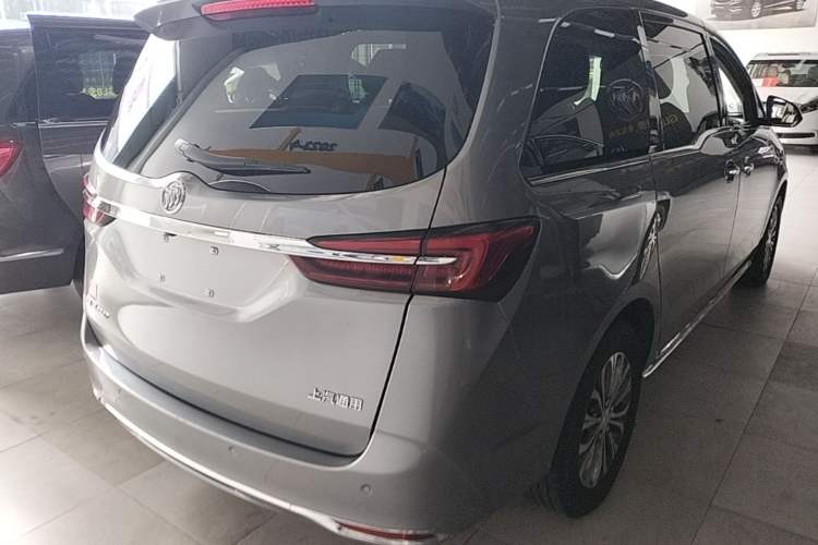 Used Buick GL8 2023 Facelifted Land Cruiser Executive Luxury Version Rear Right 45 Deg