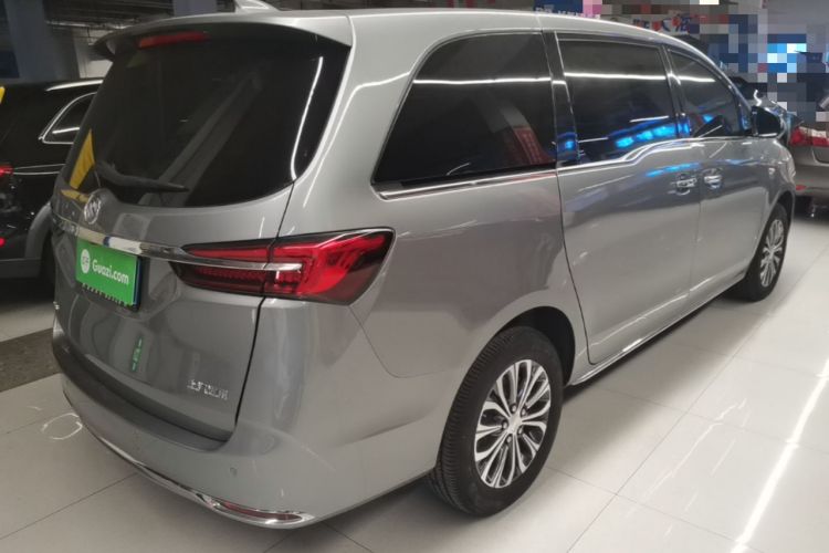 Used Buick GL8 2023 Facelifted Land Cruiser Executive Luxury Version Rear Right 45 Deg