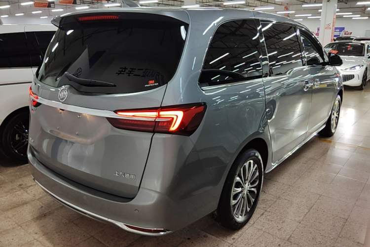 Used Buick GL8 2023 Facelifted Land Cruiser Executive Luxury Version Rear Right 45 Deg
