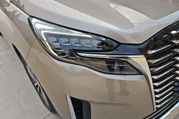 Used Buick GL8 2023 ES Lu Zun Deluxe Model Right Front Headlight