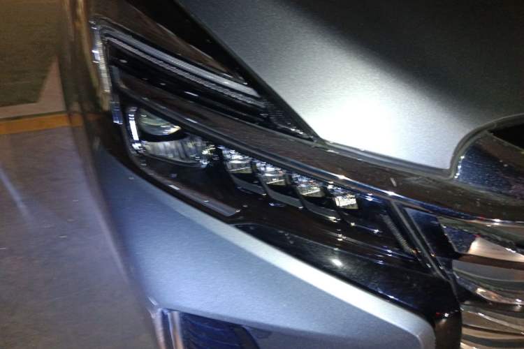 Used Buick GL8 2023 Land Executive Class 652T Smart Luxury Model Right Front Headlight