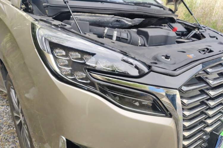 Used Buick GL8 2023 ES Lu Zun Comfort Model Right Front Headlight