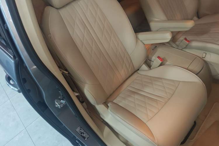 Used Buick GL8 2023 Land Executive Class 652T Luxury Model Right Front Seat