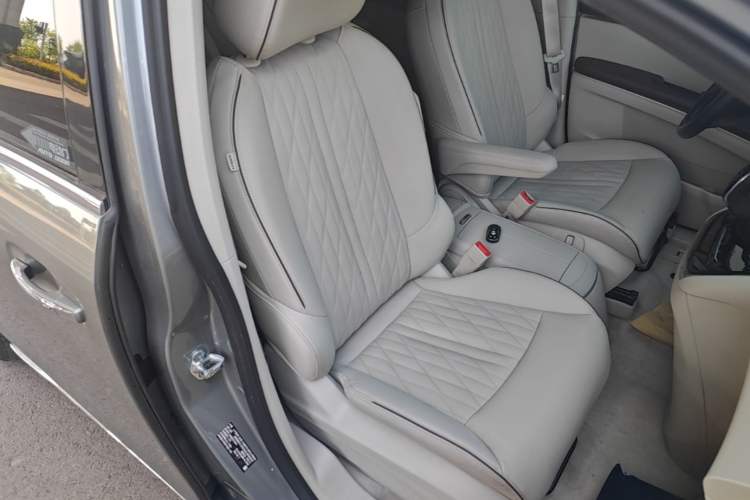 Used Buick GL8 2023 Land Executive Class 652T Luxury Model Right Front Seat