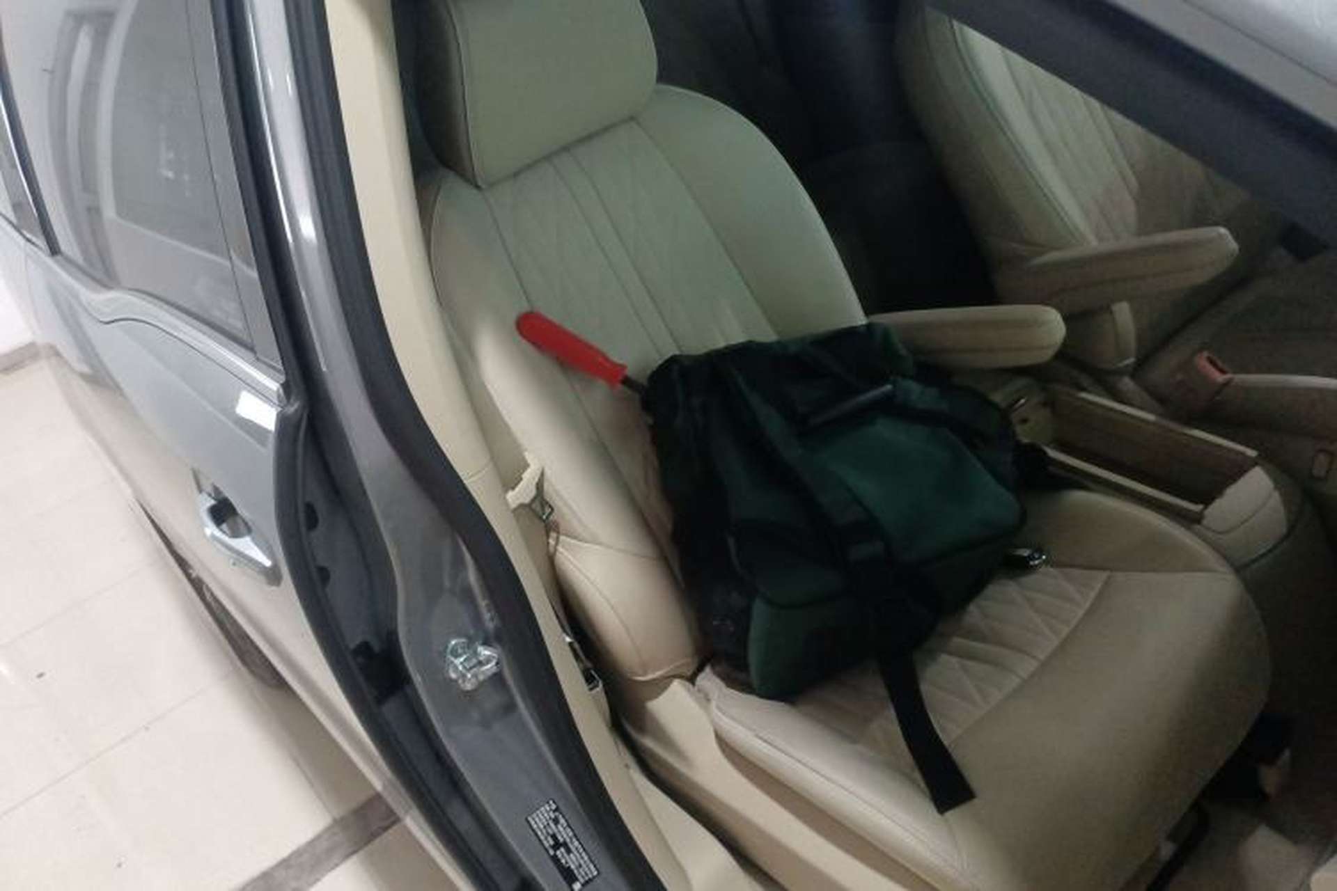 Used Buick GL8 2023 Facelifted Land Cruiser Executive Luxury Version Right Front Seat