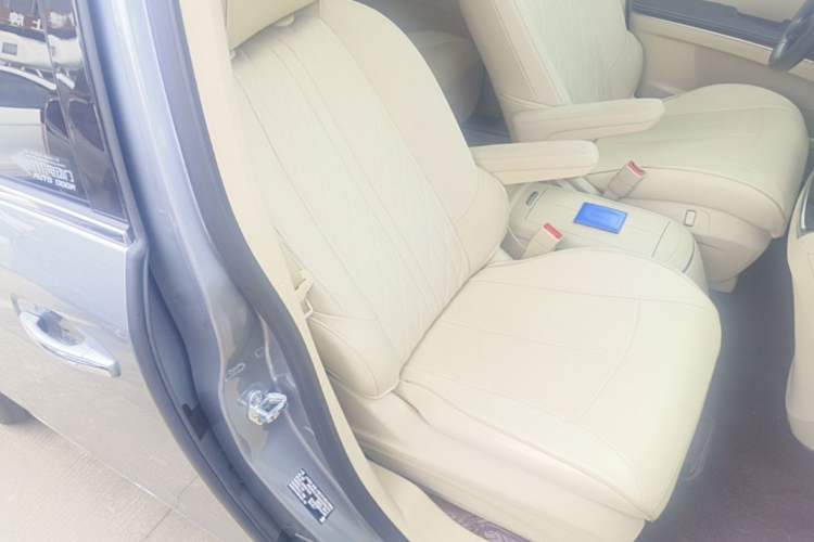 Used Buick GL8 2023 Facelifted Land Cruiser Executive Luxury Version Right Front Seat