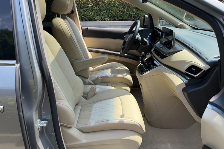 Used Buick GL8 2023 Land Business Class Smart Deluxe Model Right Front Seat