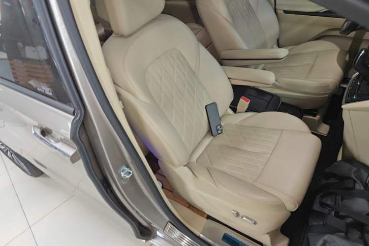 Used Buick GL8 2023 ES Lu Zun Luxury Model Right Front Seat