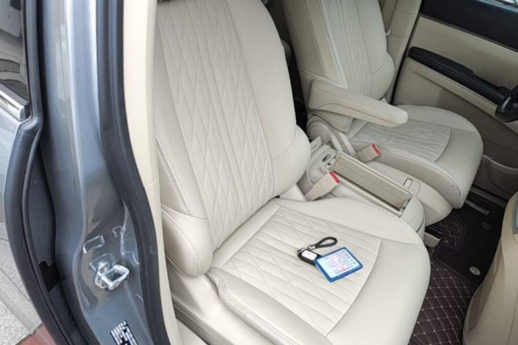 Used Buick GL8 2023 Facelifted Land Cruiser Executive Luxury Version Right Front Seat