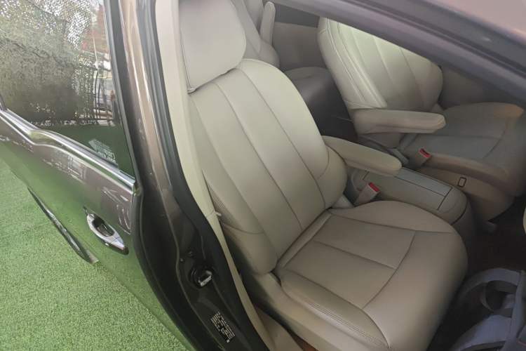 Used Buick GL8 2023 Land Executive Class Smart Enjoyment Model Right Front Seat