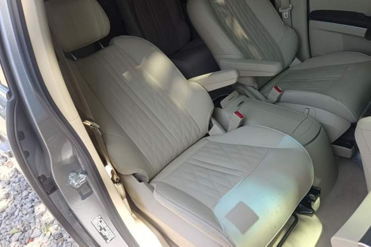 Used Buick GL8 2023 Land Executive Class 652T Luxury Model Right Front Seat
