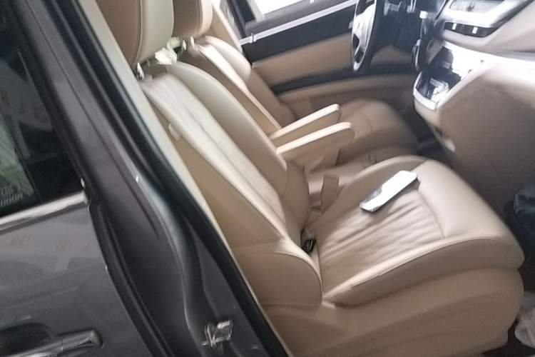 Used Buick GL8 2023 Facelifted Land Cruiser Executive Luxury Version Right Front Seat