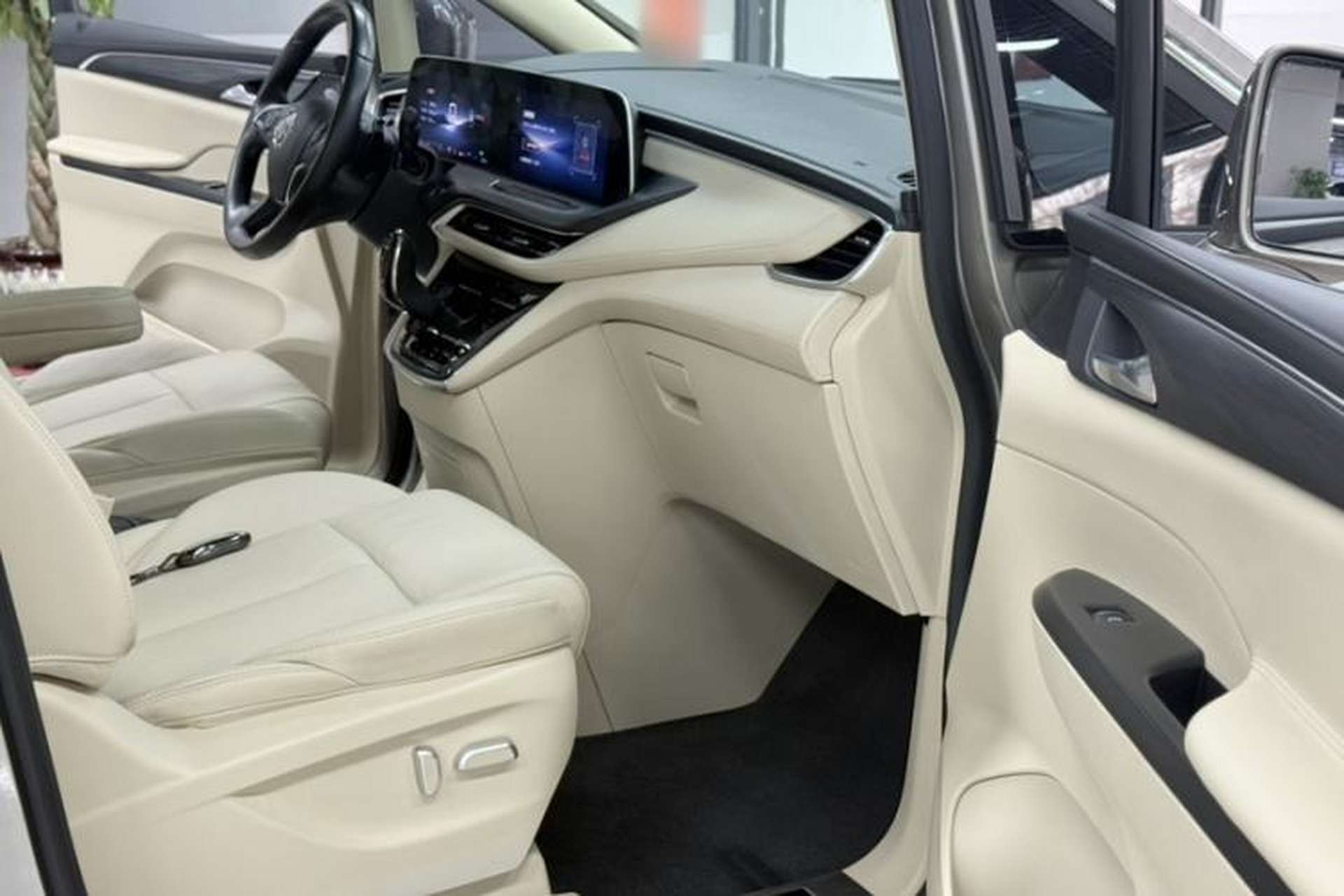 Used Buick GL8 2023 ES Lu Zun Deluxe Model Right Front Seat