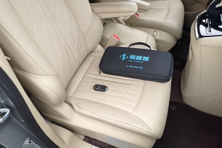 Used Buick GL8 2023 Facelifted Land Cruiser Executive Luxury Version Right Front Seat