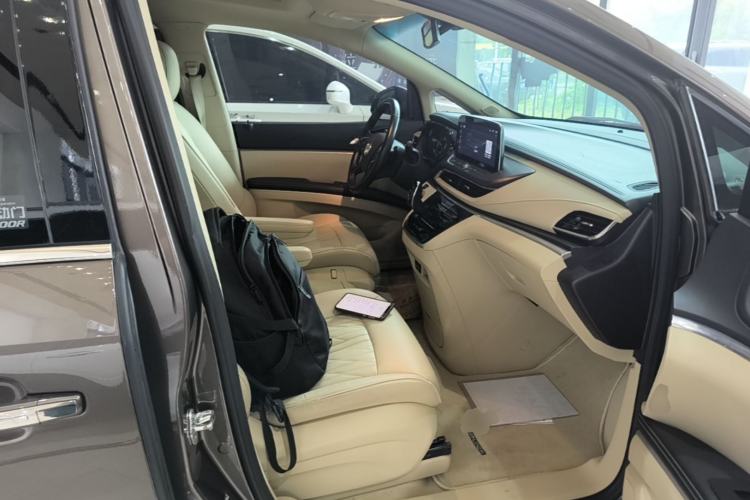 Used Buick GL8 2023 Facelifted Land Cruiser Executive Luxury Version Right Front Seat