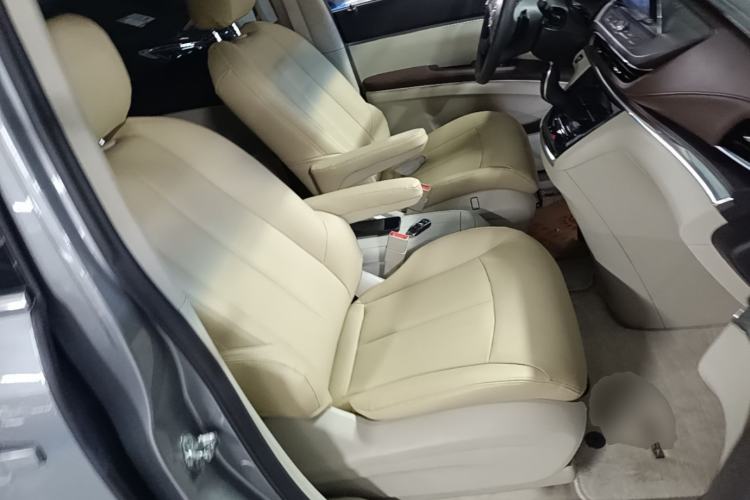 Used Buick GL8 2023 Land Executive Class Comfort Model Right Front Seat