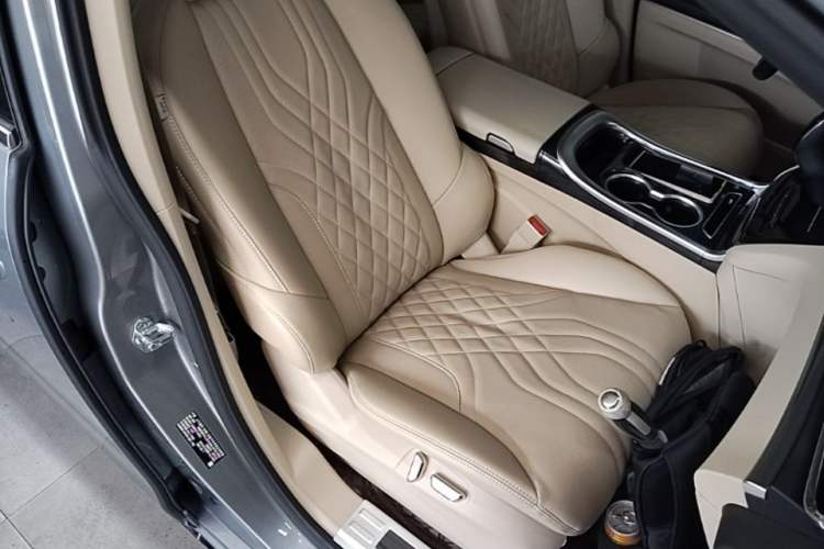 Used Buick GL8 2023 Facelifted Land Cruiser Executive Luxury Version Right Front Seat